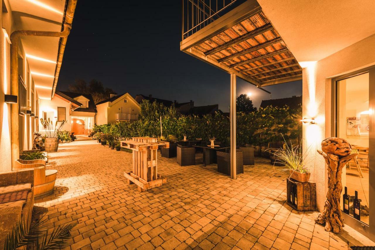 Weingut Gaestehaus D&D Haider Jois Exteriör bild